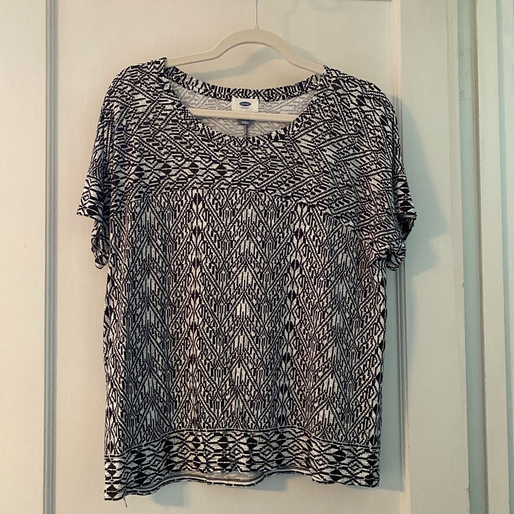 Old Navy black & white top